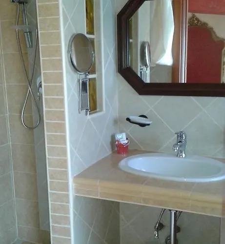 Olimpo Palace Affittacamere בית הארחה 3*